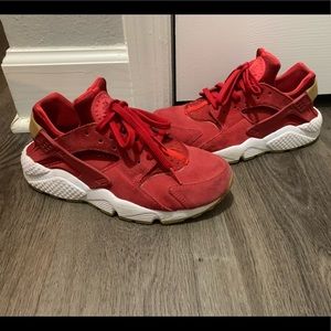 Nike Air Huarache Women’s 7.5 Red